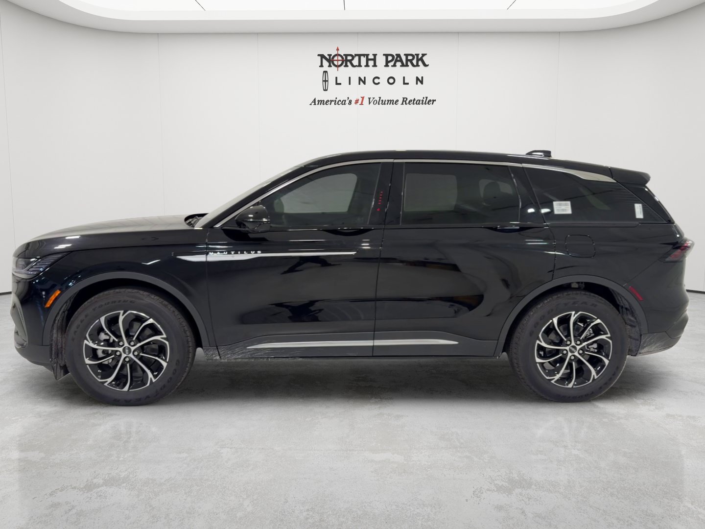 New 2026 Lincoln Nautilus Premier AWD/4WD image 2