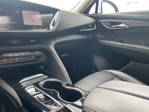 Used 2021 Buick Envision Avenir w/ Technology Package II image 17
