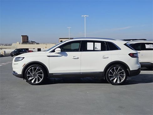 Certified 2022 Lincoln Nautilus Reserve w/ Equipment Group 202A image 4