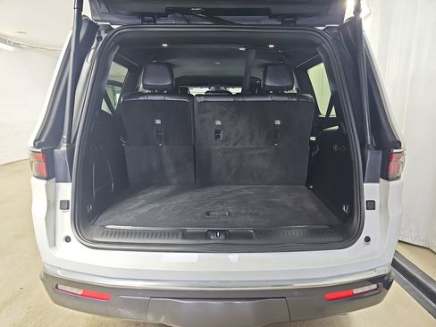 Used 2022 Jeep Wagoneer Series II AWD/4WD image 17