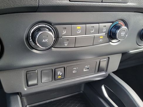 Used 2022 Nissan Frontier SV w/ Technology Package image 22