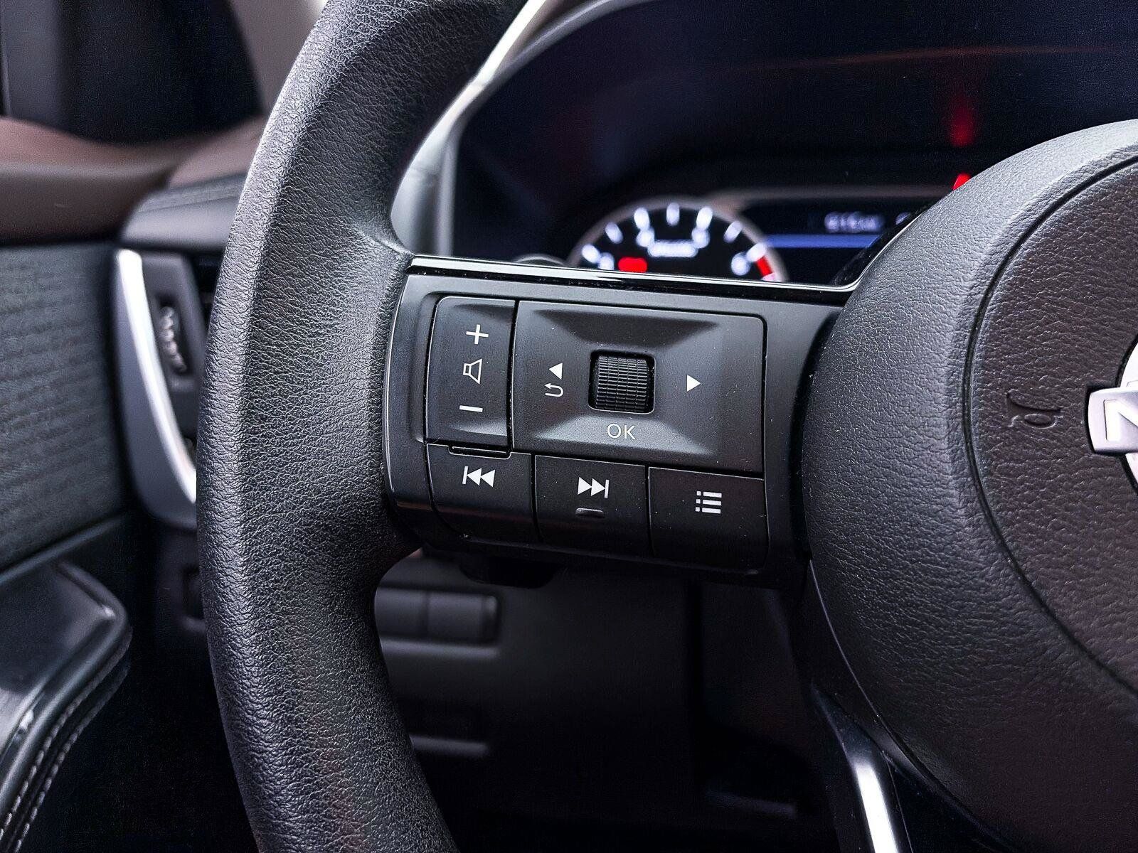 Used 2023 Nissan Rogue SV FWD image 30