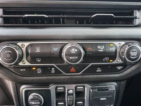 Used 2025 Jeep Gladiator Sport AWD/4WD image 18