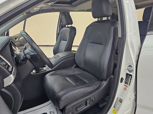 Used 2015 Toyota Highlander XLE AWD/4WD image 17