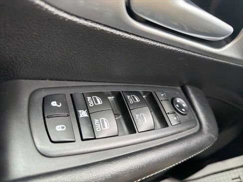 Used 2019 Chrysler Pacifica Touring-L Plus w/ Advanced Safetytec Group FWD image 30
