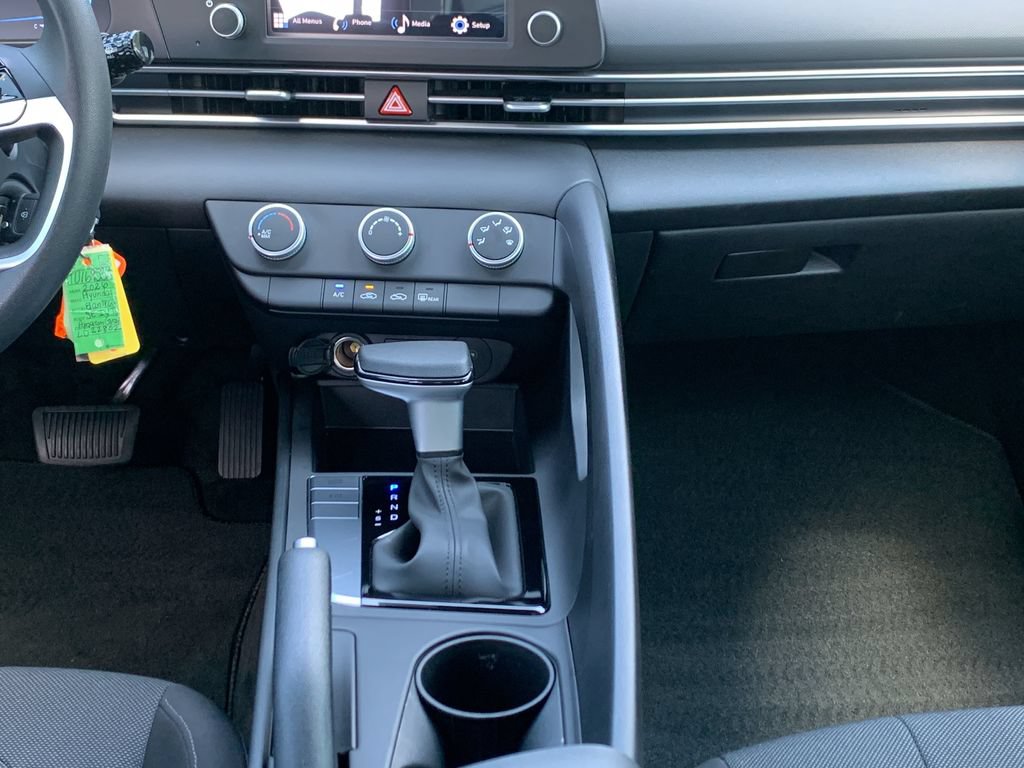 Certified 2026 Hyundai Elantra SE FWD image 18
