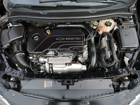 Used 2017 Chevrolet Cruze LT w/ Sun And Sound Package image 12