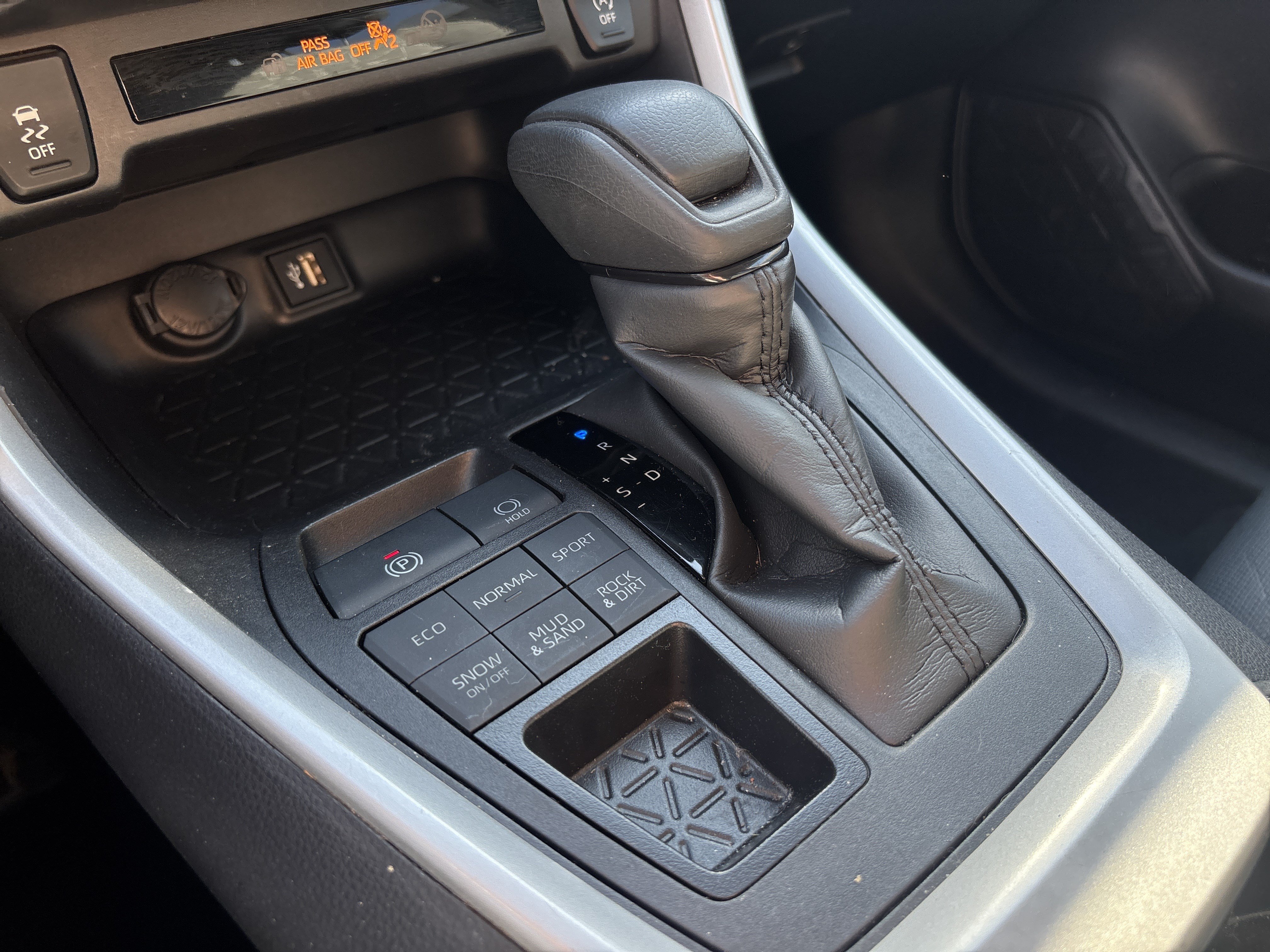 Used 2025 Toyota RAV4 XLE AWD/4WD image 18