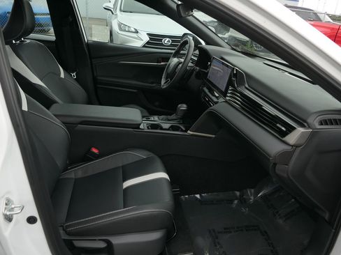 Used 2025 Toyota Camry SE w/ Multimedia Upgrade Package image 25