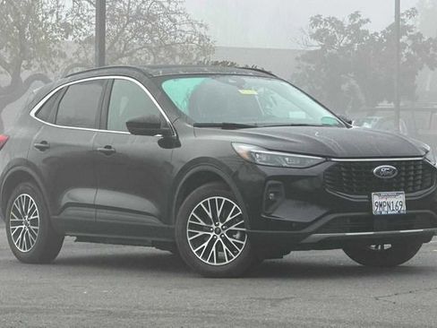 Used 2023 Ford Escape SE w/ PHEV Premium Package image 2
