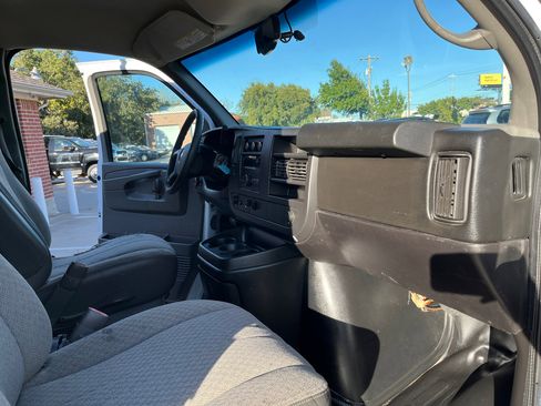 Used 2014 Chevrolet Express 2500 image 7