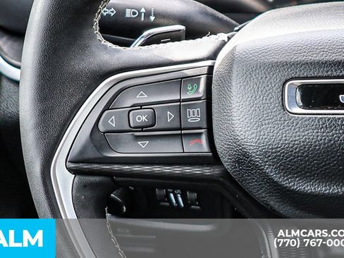 Used 2025 Jeep Grand Cherokee Altitude AWD/4WD image 34