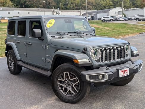 Used 2024 Jeep Wrangler Sahara w/ Technology Group image 2