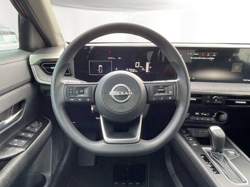 Used 2026 Nissan Kicks SV FWD image 11