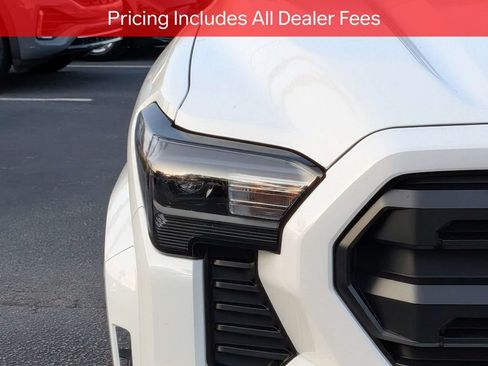 Certified 2025 Toyota Tacoma SR5 AWD/4WD image 11