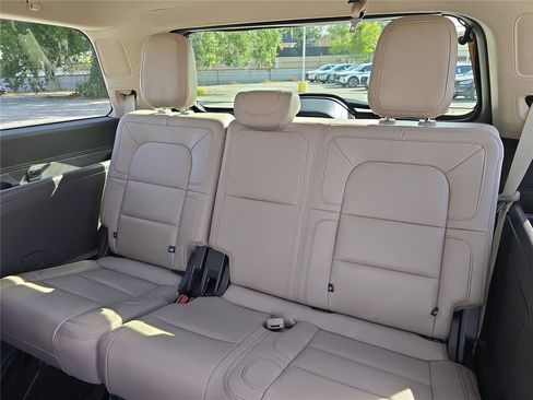Used 2024 Lincoln Navigator Reserve image 14