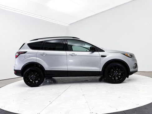 Used 2018 Ford Escape SE w/ SE Sport Appearance Package FWD image 33