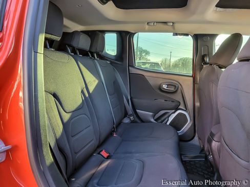 Used 2019 Jeep Renegade Latitude FWD image 25