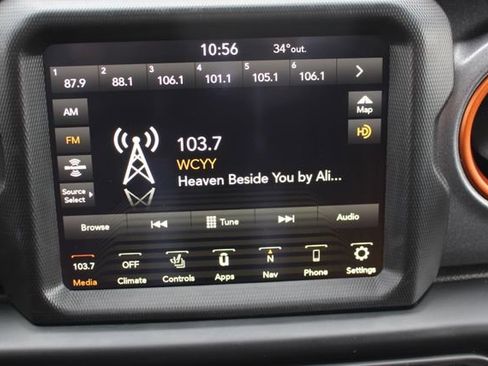 Used 2023 Jeep Gladiator Mojave w/ Cold Weather Group AWD/4WD image 17