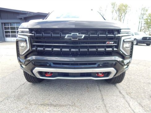 Used 2026 Chevrolet Suburban Z71 w/ Comfort Package AWD/4WD image 5