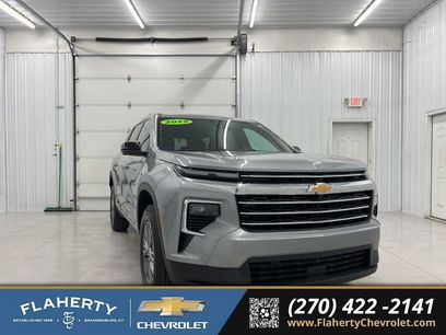 Used 2025 Chevrolet Traverse LT w/ Driver Confidence Package