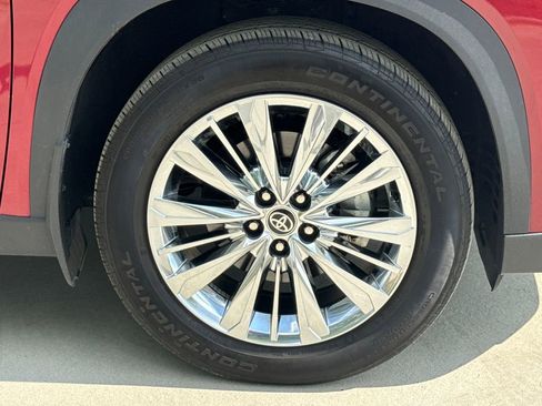 Used 2024 Toyota Grand Highlander AWD image 11