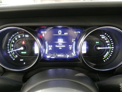 Used 2021 Jeep Wrangler Unlimited Sahara w/ Cold Weather Group AWD/4WD image 26