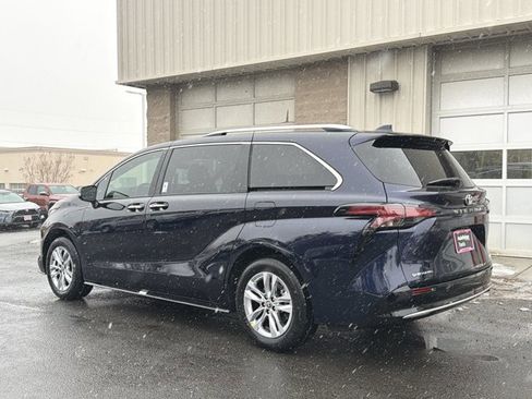 New 2026 Toyota Sienna Limited image 8