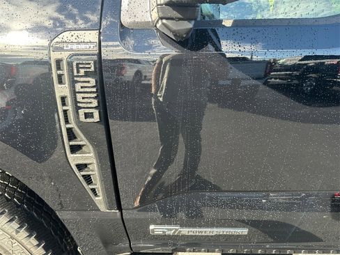 New 2026 Ford F250 Lariat w/ Black Appearance Package image 9