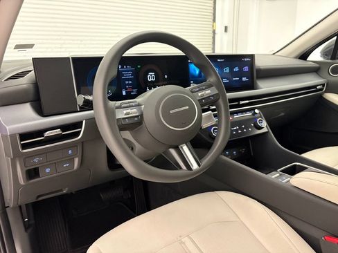 Used 2025 Hyundai Sonata SEL FWD image 2