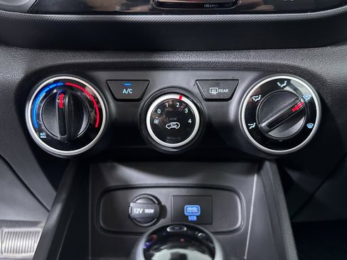 Used 2021 Hyundai Venue SE image 20