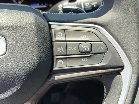 Used 2023 Jeep Grand Cherokee L Limited AWD/4WD image 13