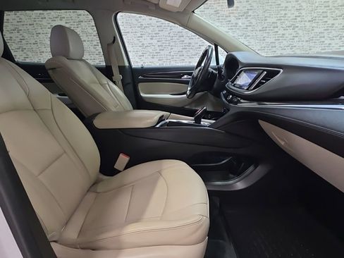 Used 2020 Buick Enclave Essence w/ Sport Touring Edition image 8