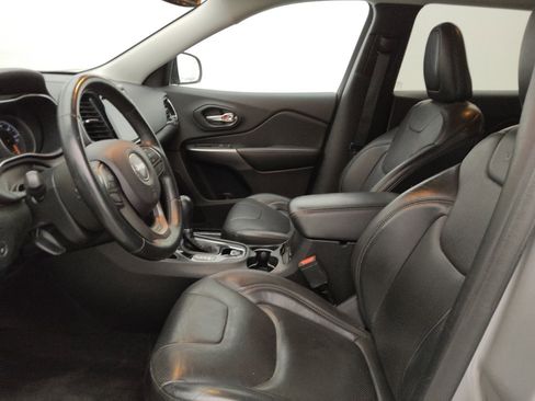 Used 2019 Jeep Cherokee Limited image 17