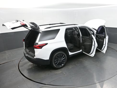 Used 2023 Chevrolet Traverse RS image 46