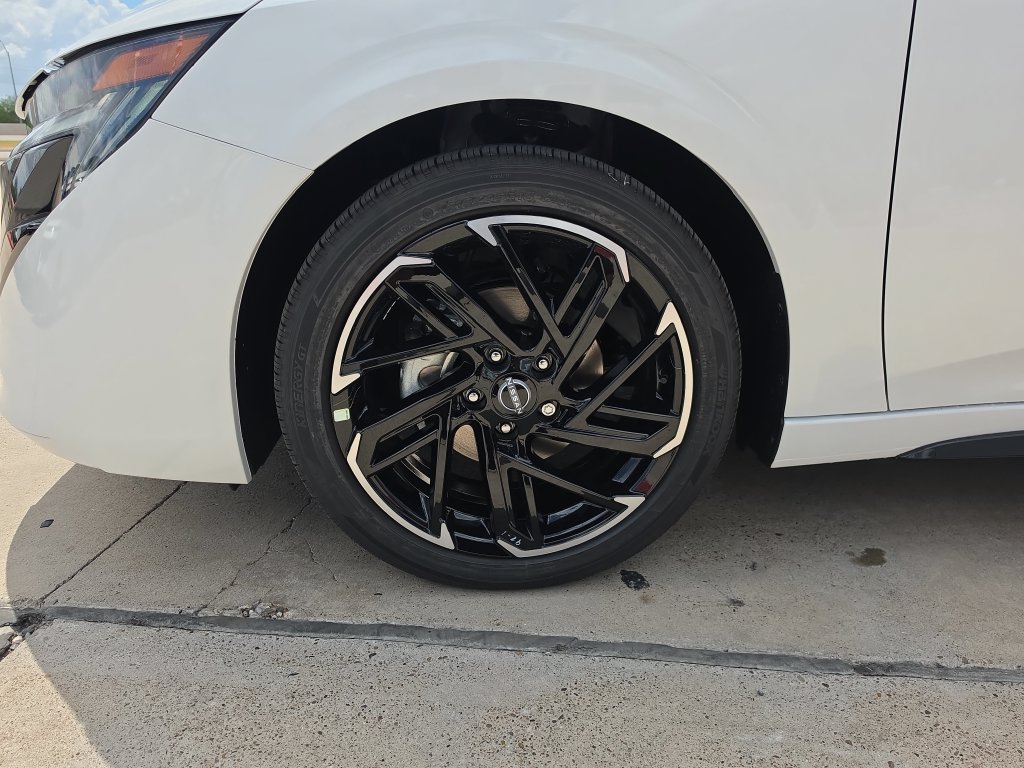 New 2027 Nissan Sentra SR w/ Floor Mat Package FWD image 28