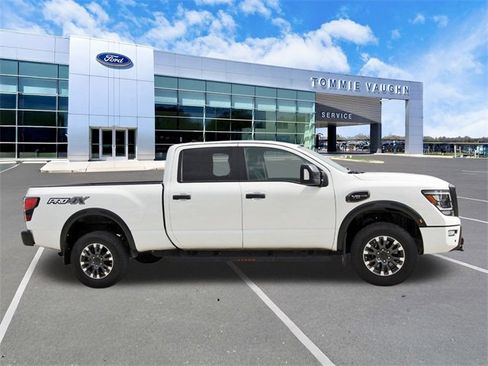 Used 2024 Nissan Titan PRO-4X image 5