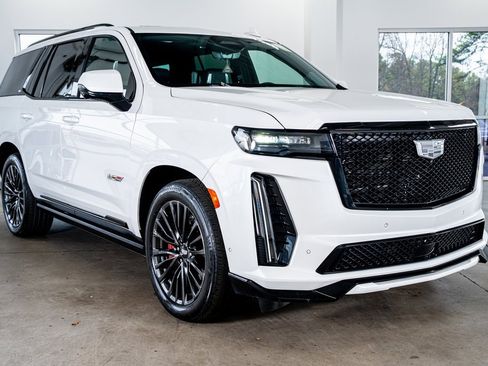 Used 2023 Cadillac Escalade V w/ LPO, ONYX Package image 4
