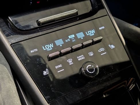 Certified 2025 Porsche Cayenne Turbo GT AWD/4WD image 39