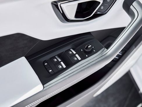 Used 2019 Lamborghini Urus AWD/4WD image 36