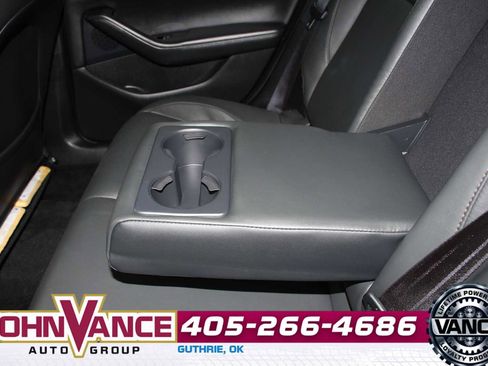 Used 2024 MAZDA MAZDA3 s image 21