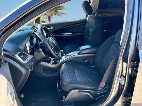Used 2020 Dodge Journey SE w/ Blacktop Package FWD image 10