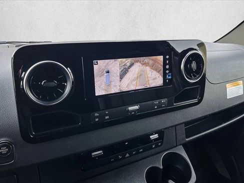 Used 2024 Mercedes-Benz Sprinter 2500 image 14