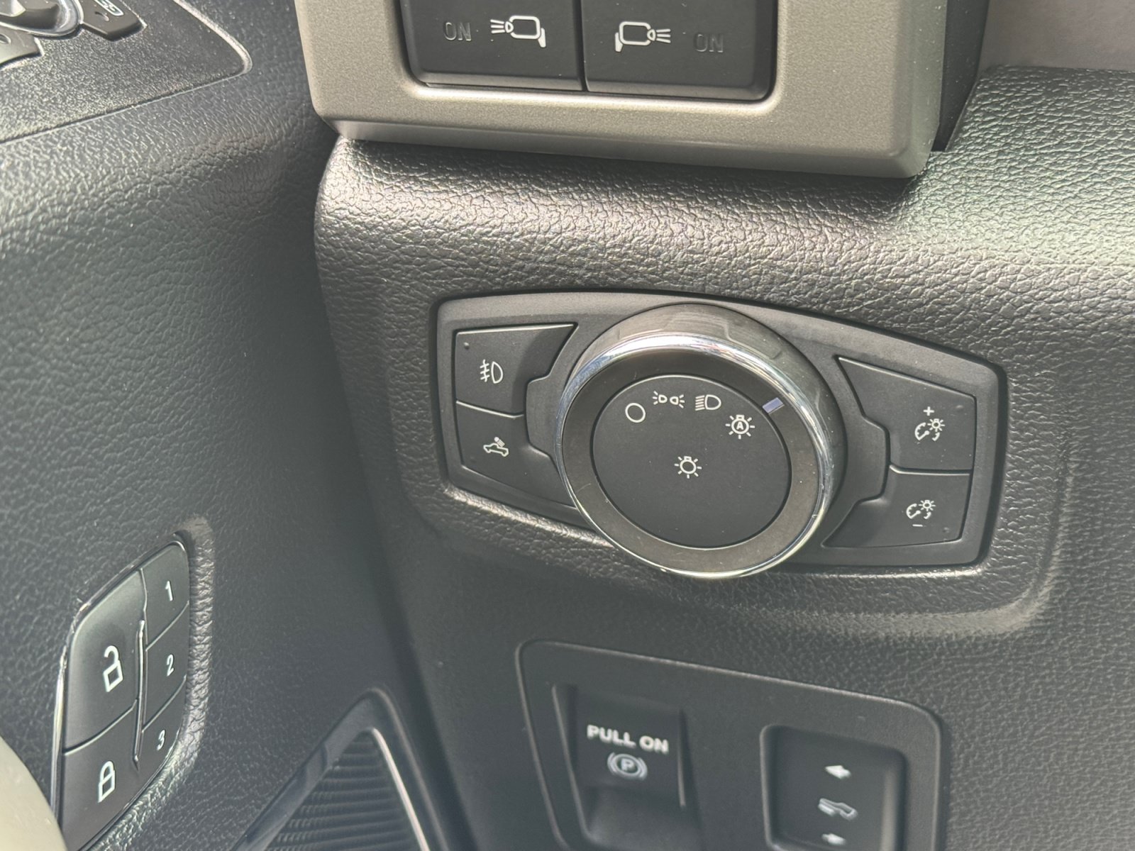 Used 2020 Ford F150 Lariat w/ Equipment Group 502A Luxury AWD/4WD image 20