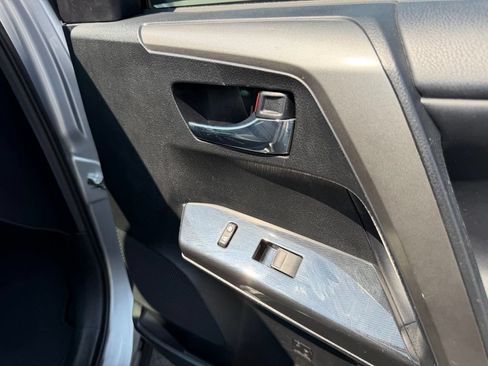 Used 2017 Toyota RAV4 SE FWD image 31