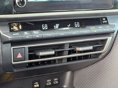 Used 2025 Toyota Camry SE FWD image 25