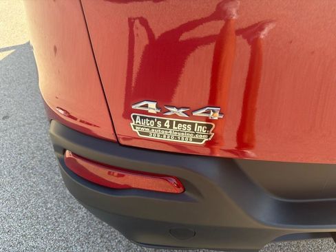 Used 2014 Jeep Cherokee Latitude w/ Cold Weather Group AWD/4WD image 8
