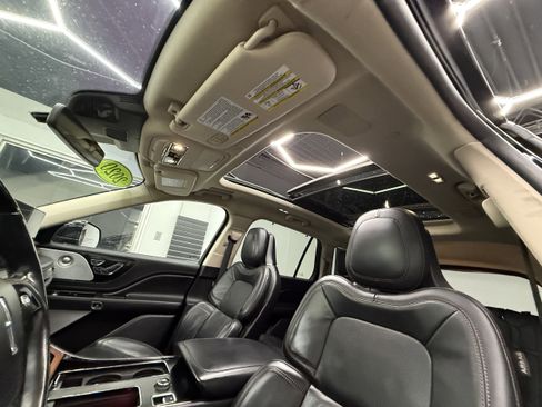 Used 2020 Lincoln Aviator Reserve w/ Equipment Group 202A image 4