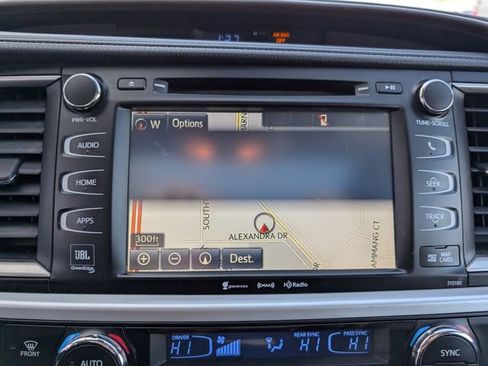 Used 2017 Toyota Highlander Limited Platinum image 4