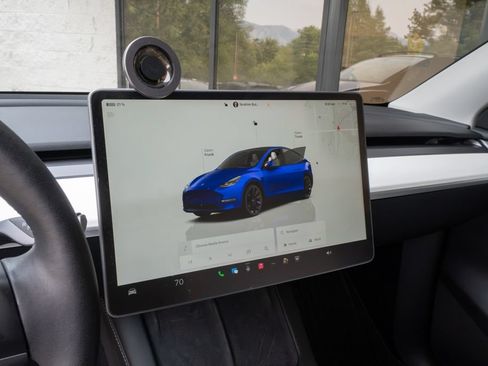 Used 2023 Tesla Model Y Long Range AWD/4WD image 11